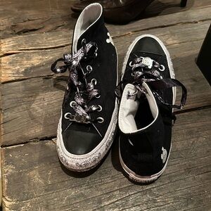 🖤✔️💜🥰🎉Black&White Converse High tops🖤✔️🥰